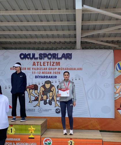 Edremitli sporcu Zeynep Demir’den büyük başarı