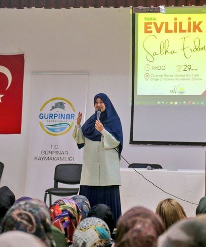 Van’da “Evlilik” semineri: Saliha Erdim Gürpınarlılarla buluştu