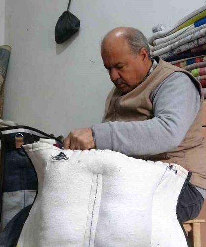 45 yıllık semerci ustası mesleğini yaşatmaya çalışıyor