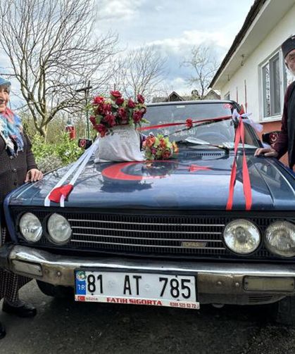 86 yaşında eşi için gelin arabası süsledi