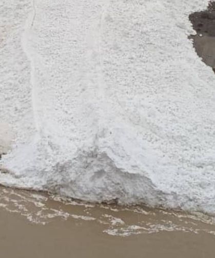 Hakkâri’de çığ: Zap Suyu’nun önünü kesti