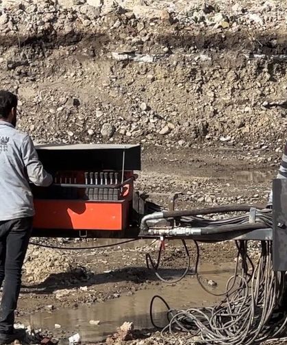 Depreme dayanıksız olduğu için yıkılan okul "Jet Grout" sistemiyle yapılıyor