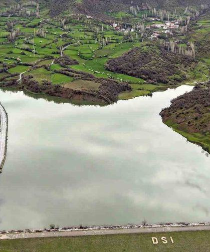 Hizan’daki baraj gölünde eşsiz manzara