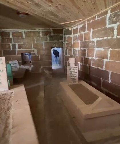 Kurban Bayramı öncesi türbe temizliği