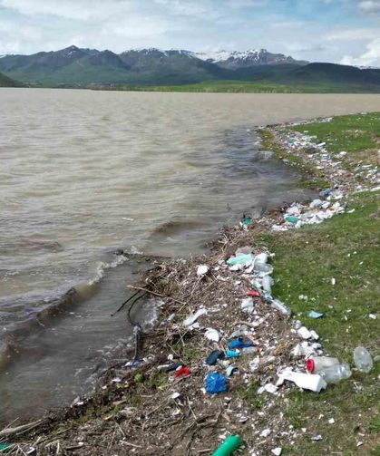 Van’ın Koçköprü Barajı’nda atıklar tehlike saçıyor