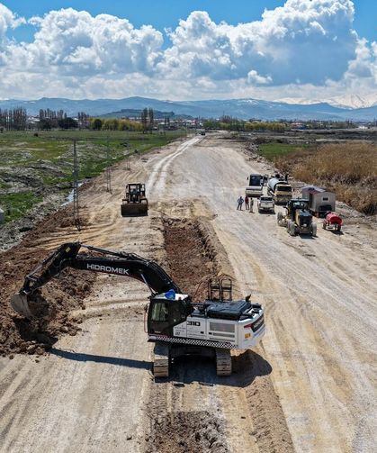 Van Gölü Sahil Yolu’nun son etabında çalışmalar sürüyor