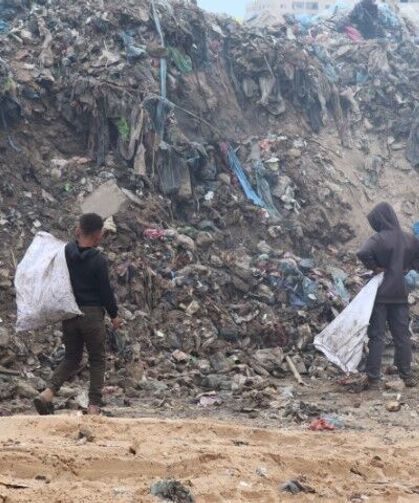 Gazzeli çocukların çöp yığınları arasındaki yaşam mücadelesi