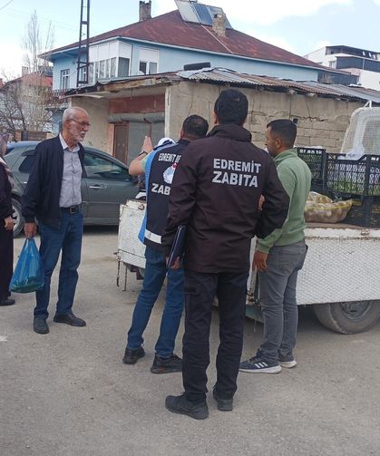 Edremit’te semt pazarı denetlendi