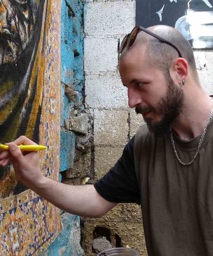 Nostaljik perde ve halıları sanat eserine dönüştürüyor