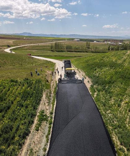 Van Özalp kırsalında 15 kilometrelik asfalt çalışması