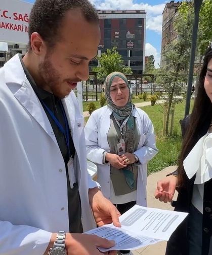 Hakkari’de sağlık ekiplerinden ’sokakta sigarayı bırakma’ seferberliği