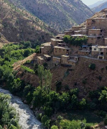Dört Mevsim Ayrı Güzel: Hizan’ın Taş Evleri İlgi Odağı Oldu