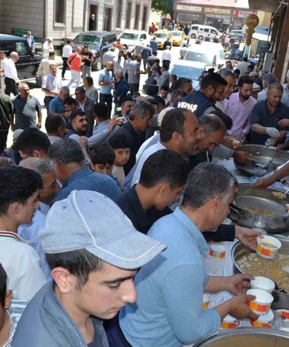 Muş’ta 5 bin kişiye aşure ikram edildi
