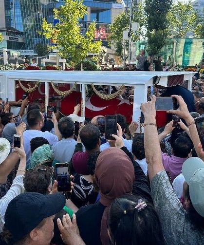 Kadir İnanır son yolculuğuna uğurlandı