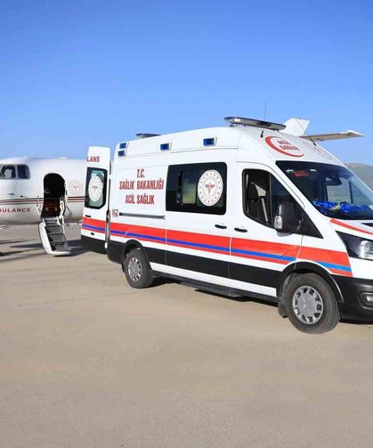 Mekke'de Rahatsızlanan Vatandaş Ambulans Uçakla İstanbul'a Getirildi
