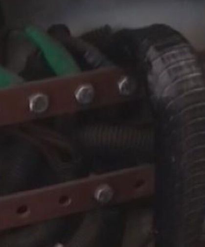 Elektrik panosuna giren yılan apartmanı elektriksiz bıraktı