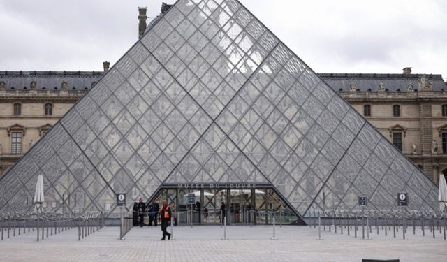 Louvre'dan Avrupalı olmayan ziyaretçilerin girişine yüzde 45 zam
