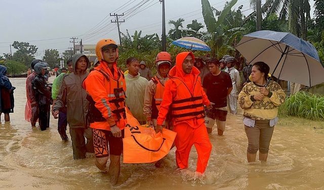 Güney Asya ülkelerindeki sel ve toprak kaymalarında can kaybı 500'ü aştı