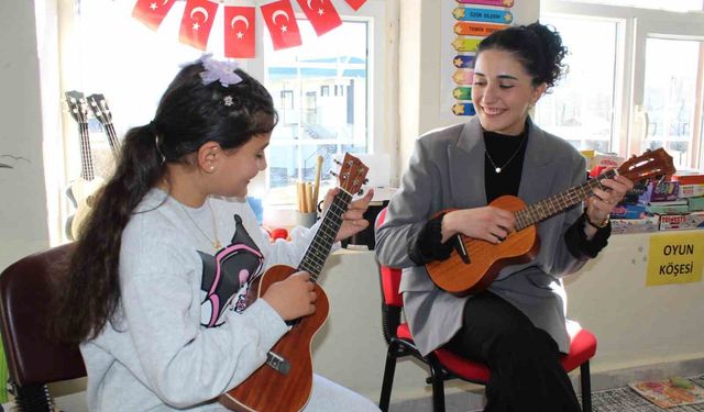 Köy okuluna yürek ısıtan dokunuş