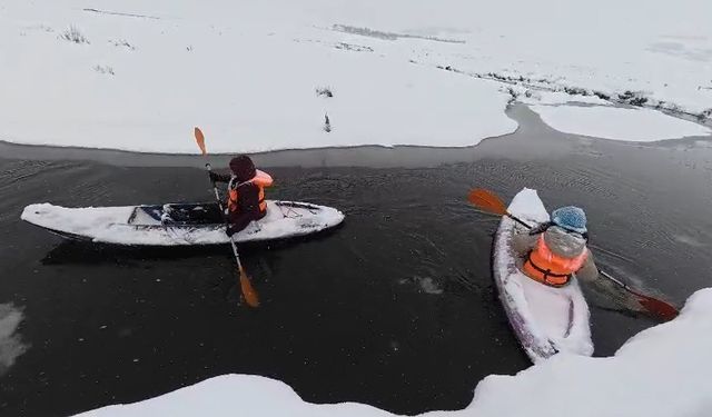 Donan mendereslerde kano yaptılar