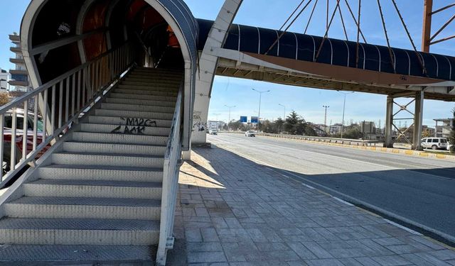 Van’da engellilere üst geçit engeli!