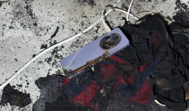 Şarjda bırakılan telefon patladı, aile ölümden döndü
