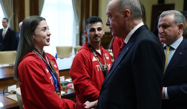 Cumhurbaşkanı Erdoğan sporcularla buluştu