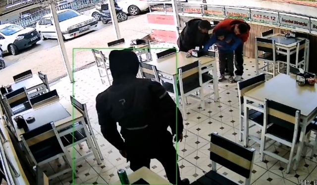 Kurye heimlich manevrasıyla boğulan çocuğu kurtardı