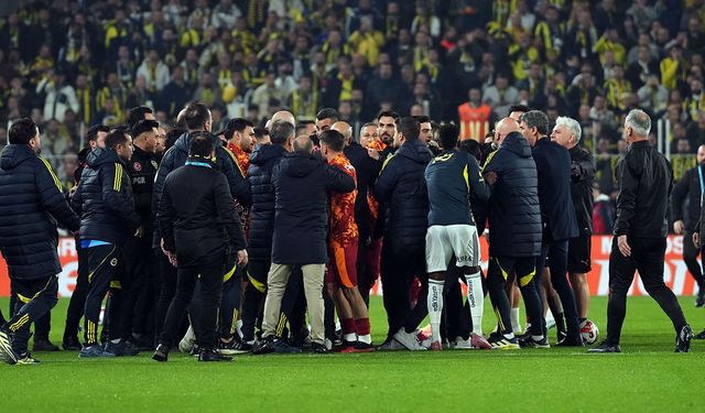 Fenerbahçe-Galatasaray Derbisinde Tribün Olayları: 43 Taraftara Adli İşlem