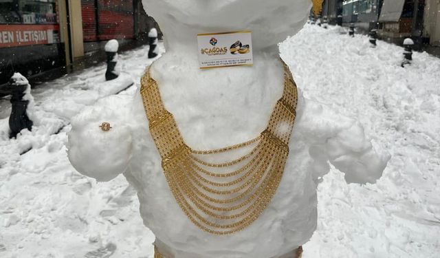 Altınlarla Süslenen Kardan Gelin İlgi Odağı Oldu