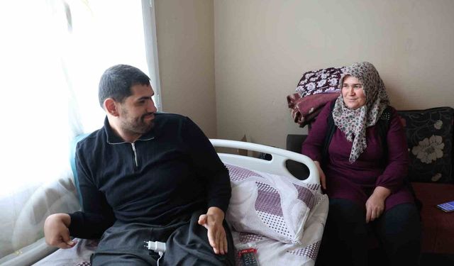 Boynuna batan tel engelli bıraktı