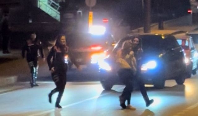 Kriz geçiren genç kadın çevreye saldırdı: Polis müdahale etti