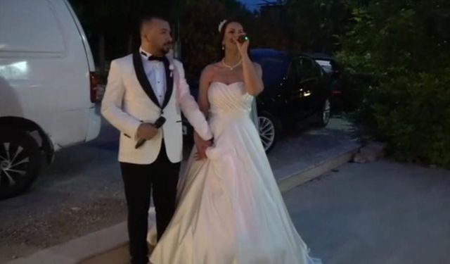 Mutlu günlerinde söyledikleri şarkı başlarına bela oldu