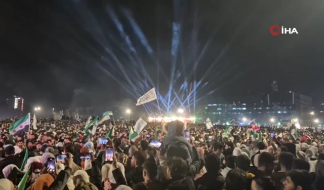 Suriyeliler Emevi Meydanı’na akın etti