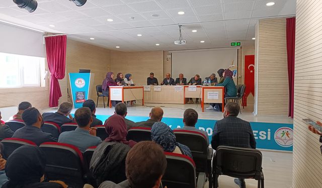 Gevaş ilçe Müftülüğünün Programında Manevi Bir Münazara Gerçekleştirildi