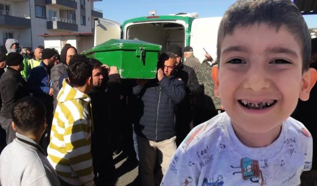 Yangında ölen 2 kardeş aynı kabre defnedildiler