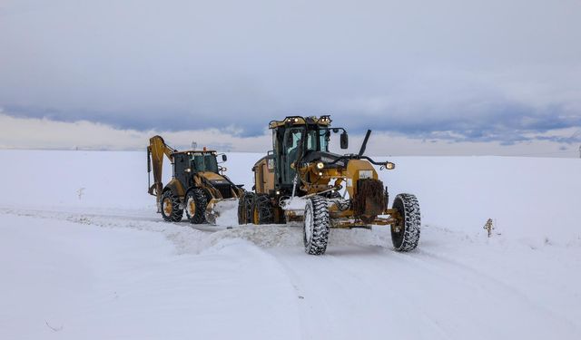 Van’da 6 ilçede yollar kapalı: 25 yerleşim yerine ulaşım sağlanamıyor