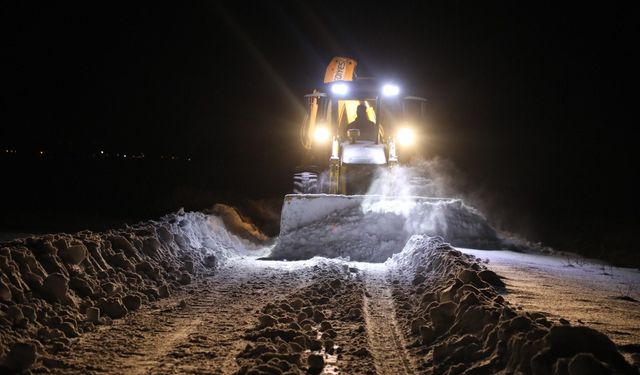 Van'da kar nedeniyle kapanan  625 yoldan 469'u açıldı