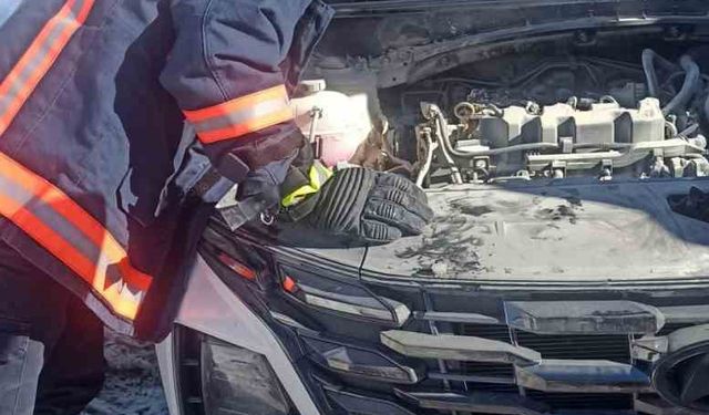 Van’da seyir halindeki otomobil alev aldı