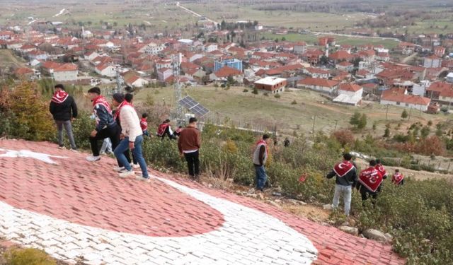 Asker adayları ilk nöbetlerini köylerindeki tepede tutuyor