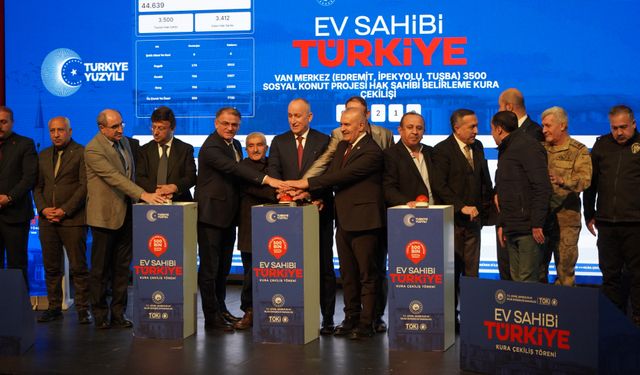 Van’da TOKİ kura heyecanı devam ediyor: Şehit ve gazi aileleri kurasız hak sahibi oldu