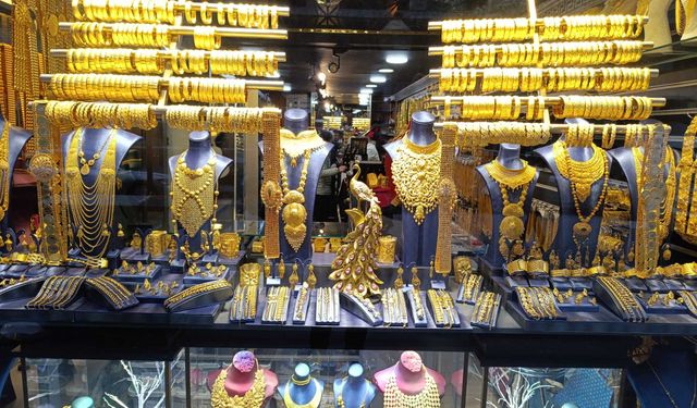 Altın jeopolitik yükselişin ardından geri çekildi