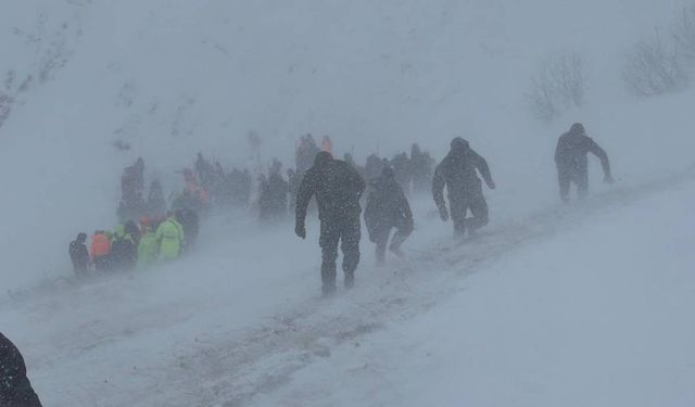 Olumsuz hava koşulları nedeniyle Artvin’de arama çalışmaları durduruldu