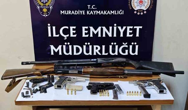 Van’da Çok Sayıda Silah ve Mühimmat Ele Geçirildi