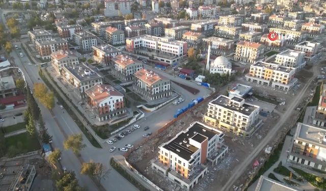 Enkazdan yeniden doğuş: Kahramanmaraş’ta 3 yıldaki değişim görüntülere yansıdı