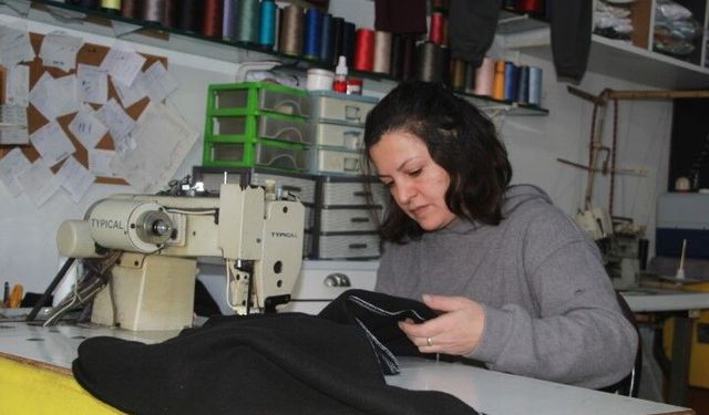 Fabrikaların atık kumaşları ile 20 dakikada kıyafet üretiyor
