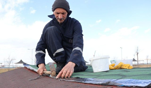 Tuşba’da yakılarak tahrip edilen kamelyalar yenileniyor