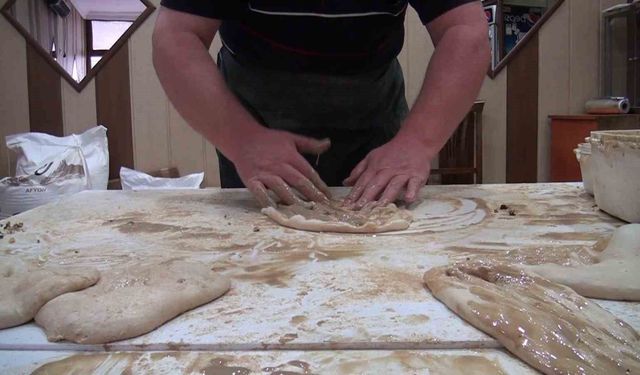 Ramazan ayının vazgeçilmez lezzeti: Tahinli pide