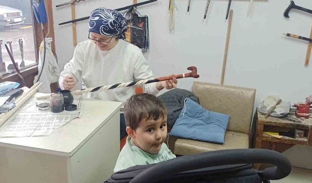 20 yıllık Fatime usta dünyaca ünlü bastonlara şekil veriyor