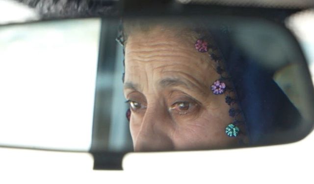 54 yaşındaki kadın, 15 yıldır servis şoförlüğü yapıyor